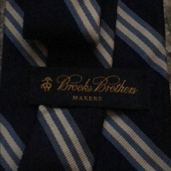 Brooks brothers set of 4 mens ties - Picture 3 of 6